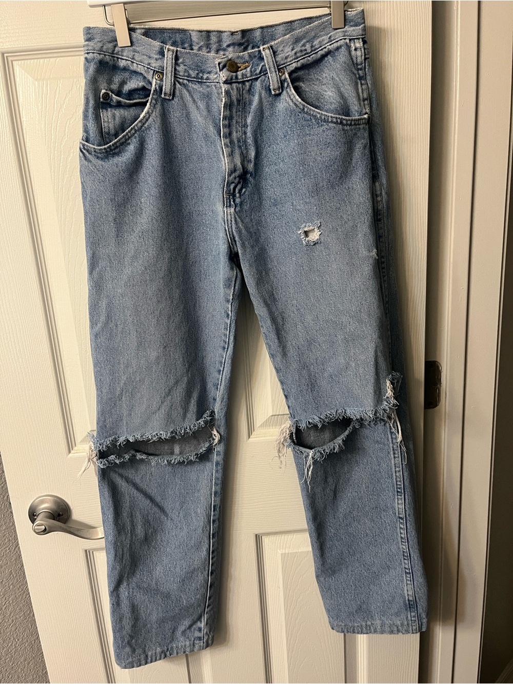 Wrangler 965T1SL Lightwash Distressed Straight Leg Denim Jeans